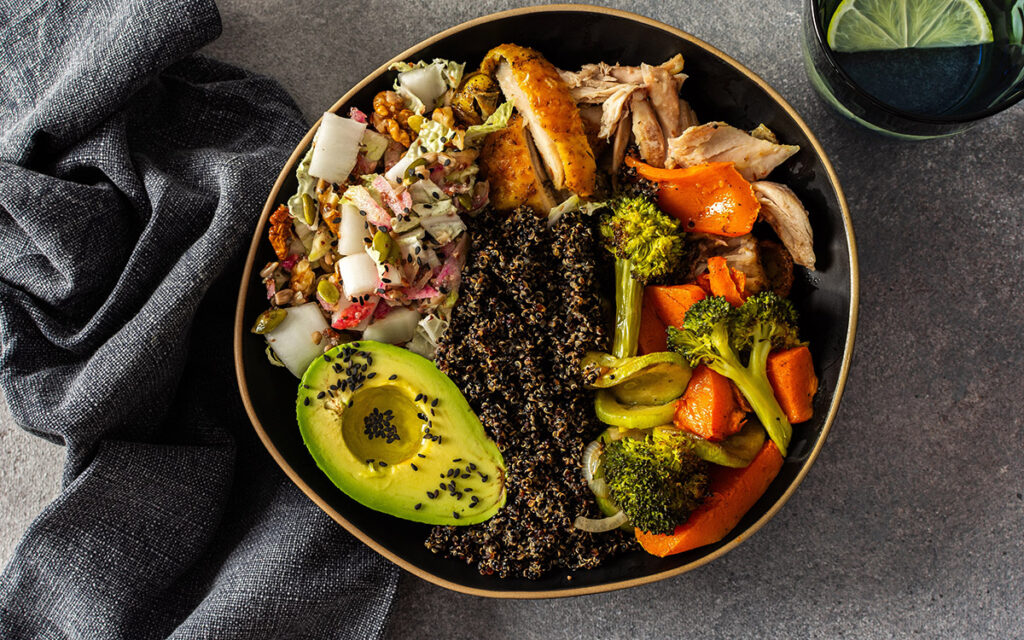 the best foods to eat after strength training vs. cardio healthy plate with veggies and protein